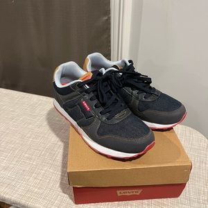 LEVI’S Sneakers Size 9 , Worn only 1 X